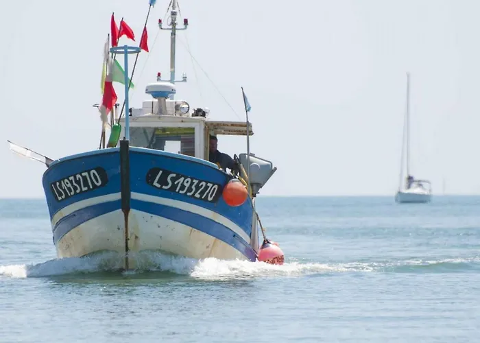 Proche Avec Parking Privatif Et Balcon - Fr-1-92-615 *