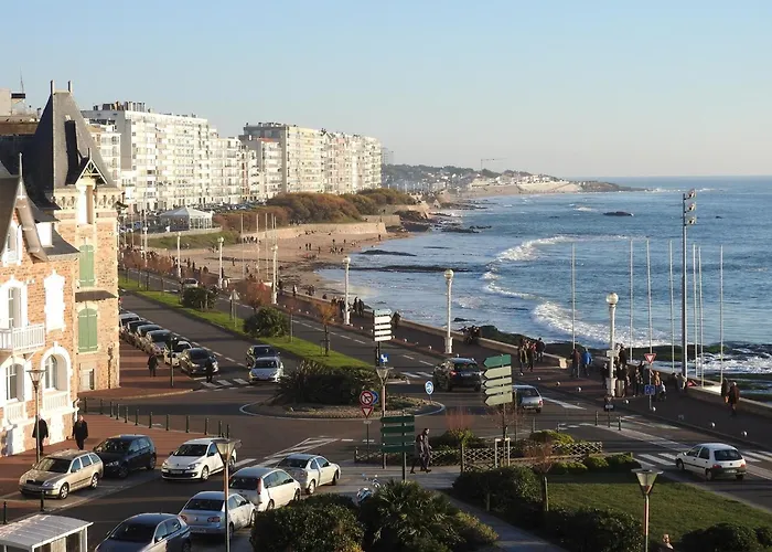 Apartment Proche Avec Parking Privatif Et Balcon - Fr-1-92-615