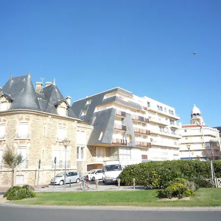 아파트 Proche Avec Parking Privatif Et Balcon - Fr-1-92-615 *