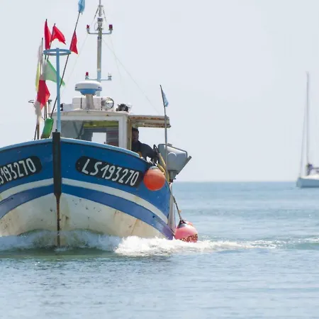 Proche Avec Parking Privatif Et Balcon - Fr-1-92-615 *