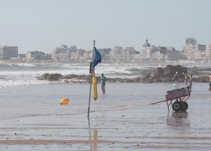 Proche Avec Parking Privatif Et Balcon - Fr-1-92-615 *