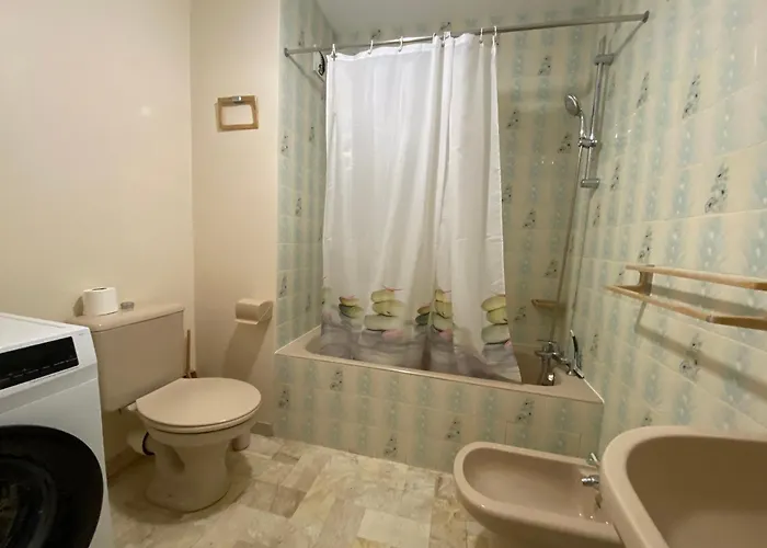 Proche Avec Parking Privatif Et Balcon - Fr-1-92-615 *