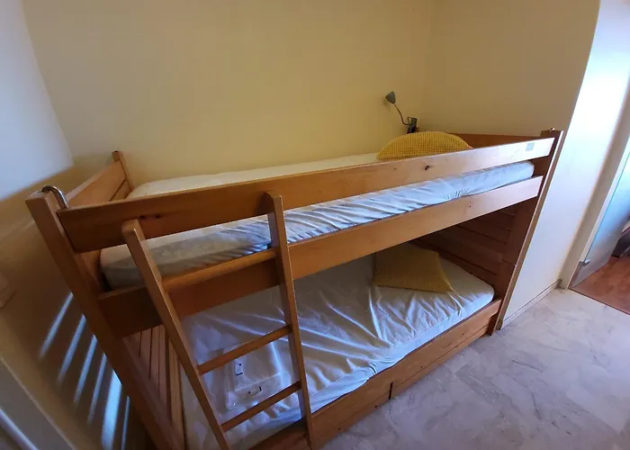 Proche Avec Parking Privatif Et Balcon - Fr-1-92-615 *